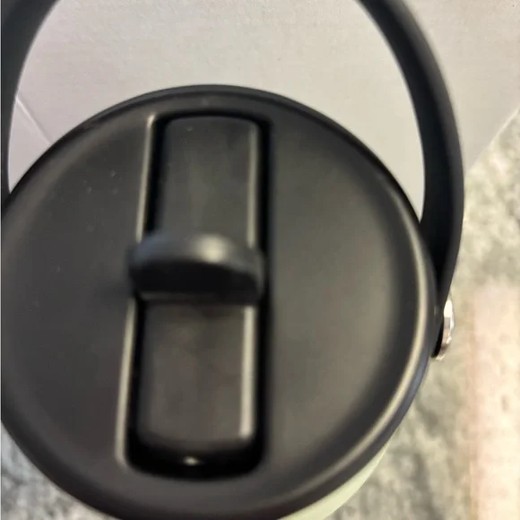 Hydro Flask Sage Travel Bottle - Picture 3 of 6
